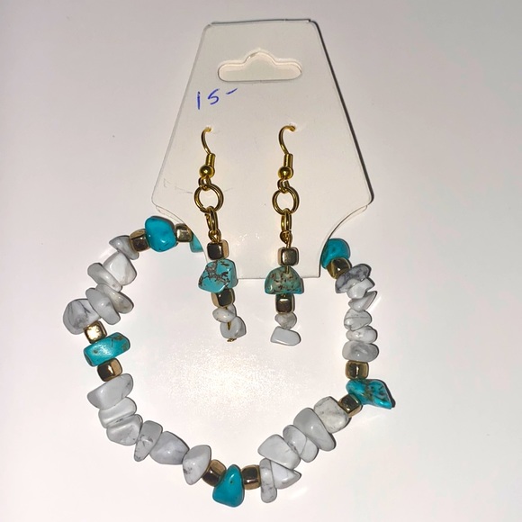 Beautiful turquoise and white turquoise bracelet and earrings. Handmade - Picture 1 of 2